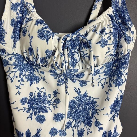 Berlook White & Blue Floral One Piece Swimsuit Size Medium NEW - Picture 5 of 15